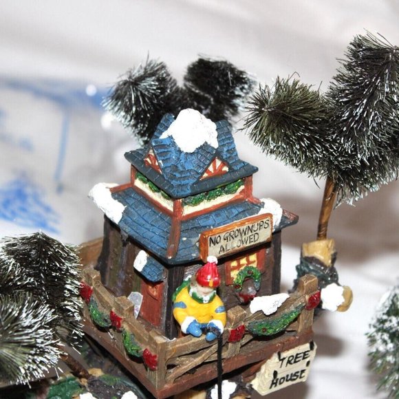 LARGE LOT LEMAX CHRISTMAS VILLAGE ACCESS. TREES FIGURINES TREE HOUSE GAZEBO - Picture 2 of 13